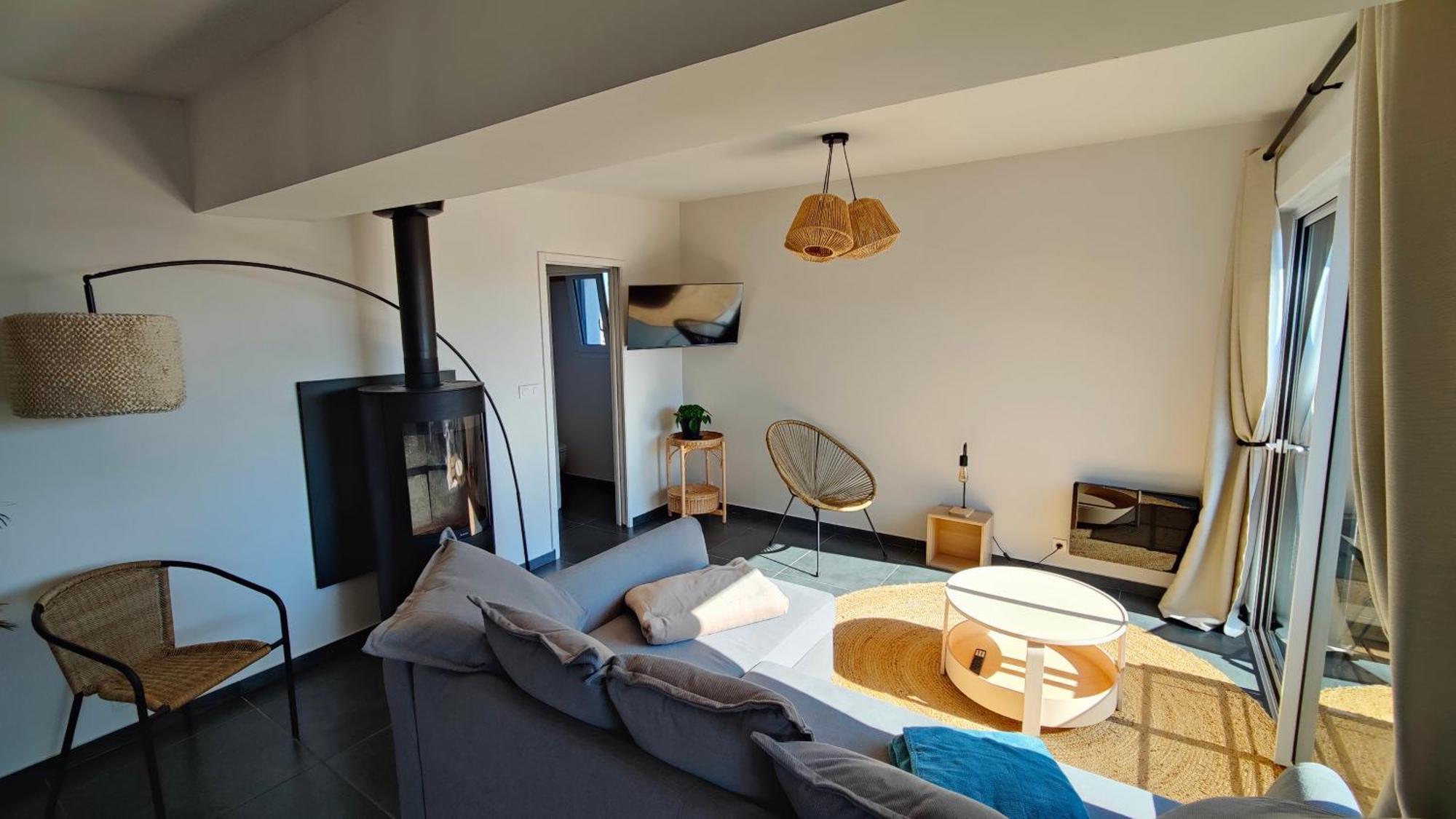 Logis Lina Apartment Егон-Кутанвил Екстериор снимка
