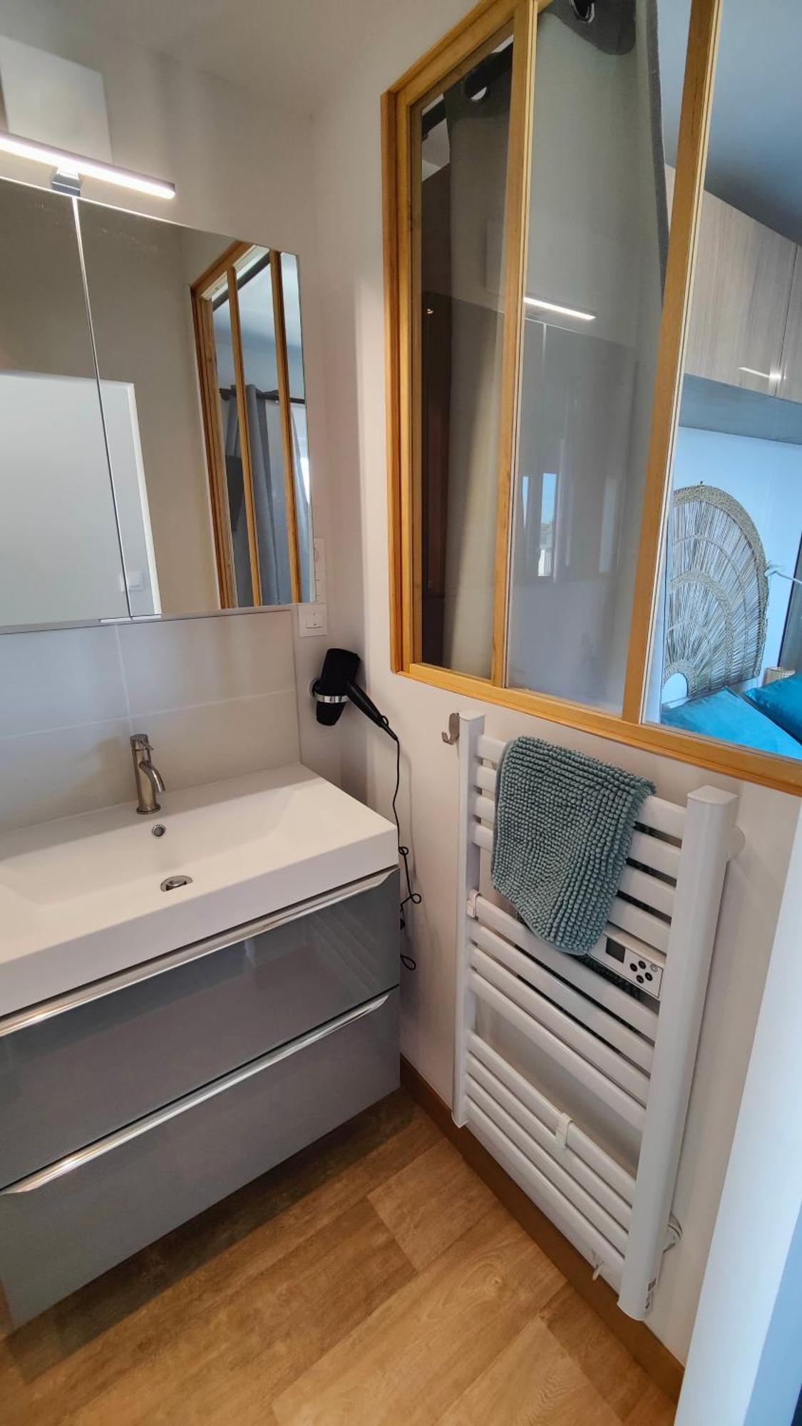 Logis Lina Apartment Егон-Кутанвил Екстериор снимка