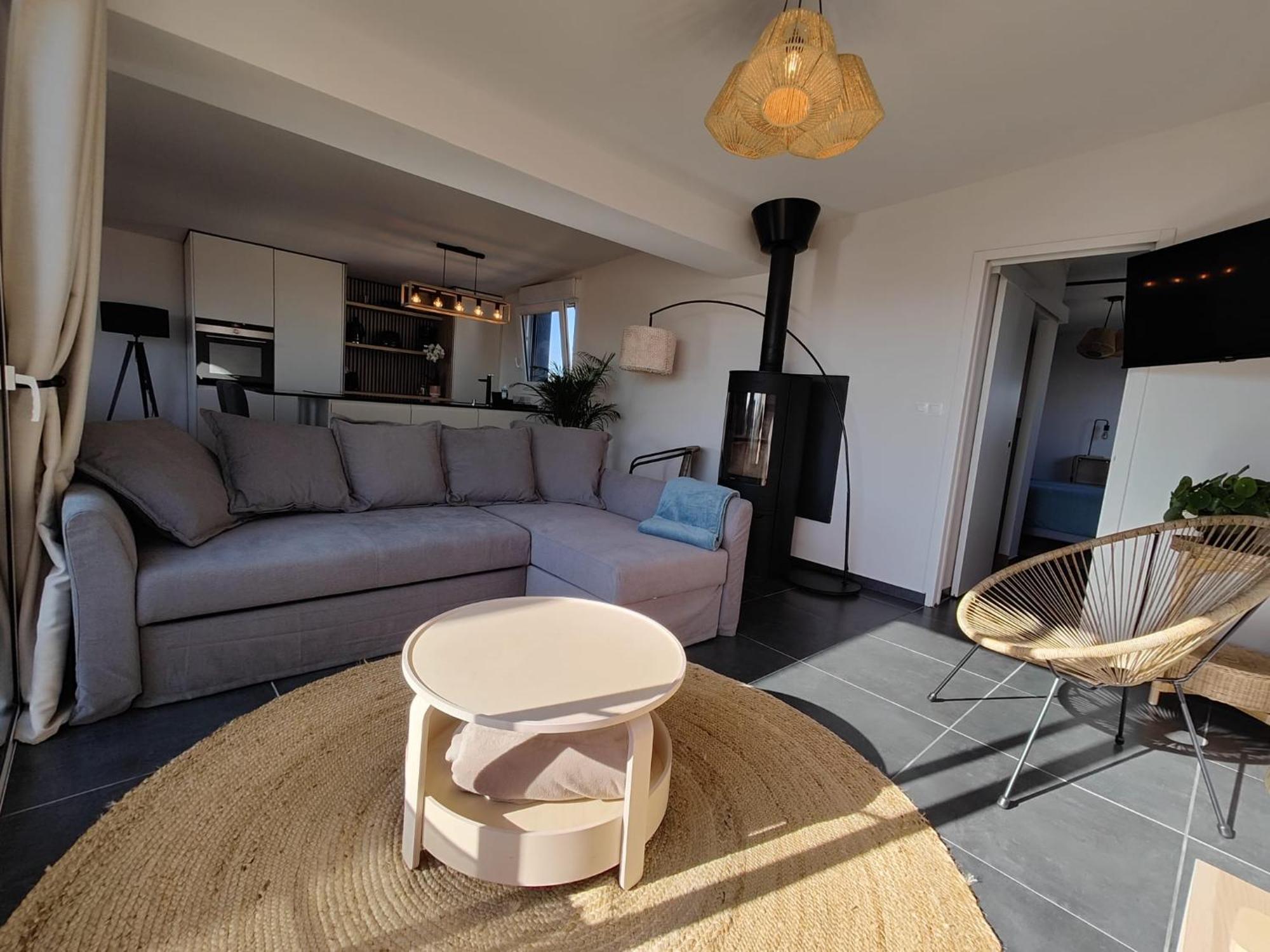 Logis Lina Apartment Егон-Кутанвил Екстериор снимка