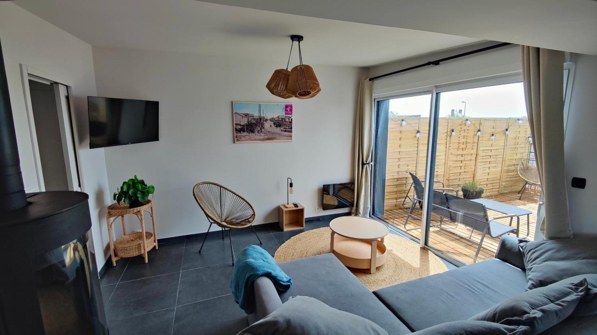 Logis Lina Apartment Егон-Кутанвил Екстериор снимка